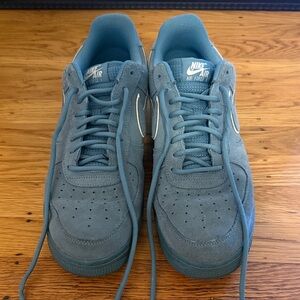 Men’s Nike Air Force 1 ‘07 LV8 suede aqua noise size 11